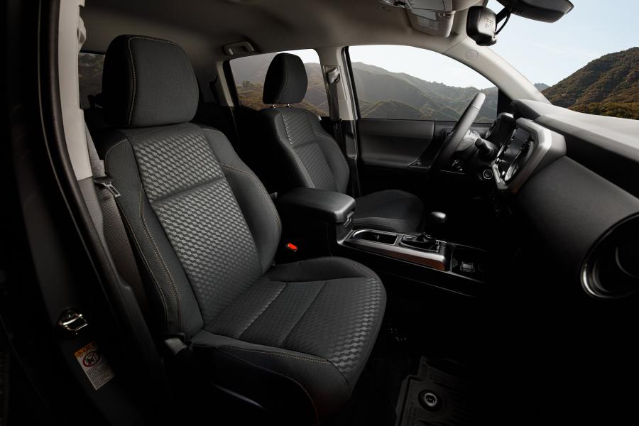Интерьер Toyota Tacoma Trail Double Cab 2020 года  (фото 8 из 9)